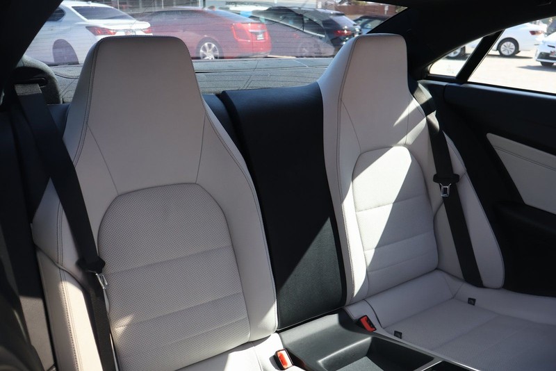 Mercedes-Benz E 350 Vehicle Full-screen Gallery Image 20