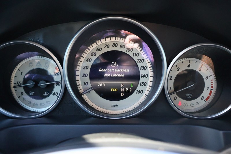 Mercedes-Benz E 350 Vehicle Full-screen Gallery Image 22