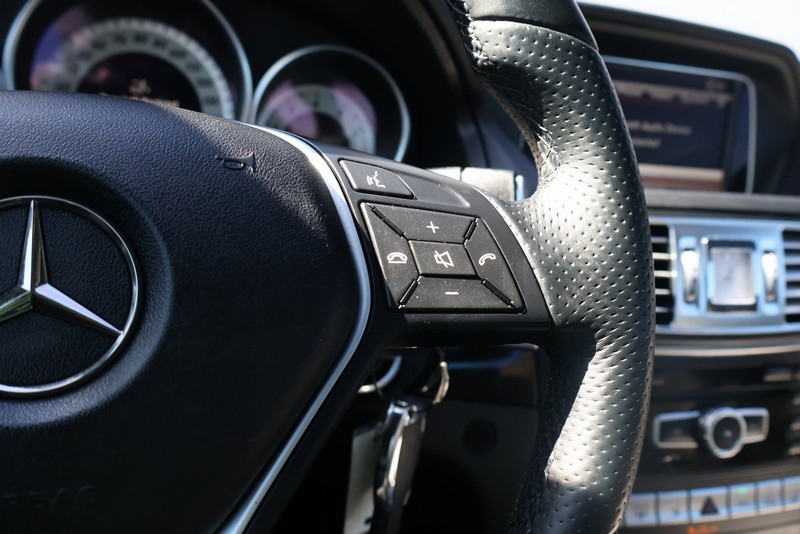 Mercedes-Benz E 350 Vehicle Full-screen Gallery Image 25