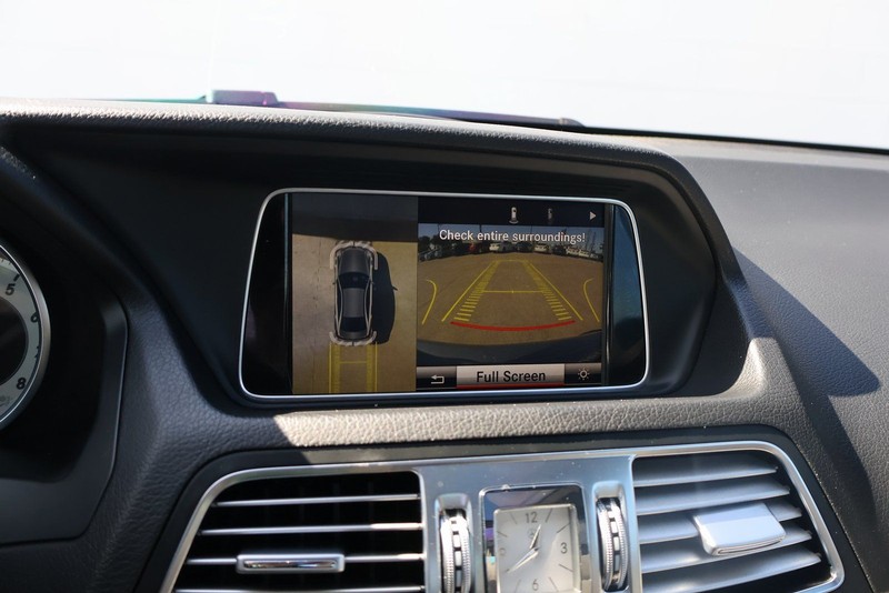 Mercedes-Benz E 350 Vehicle Full-screen Gallery Image 29