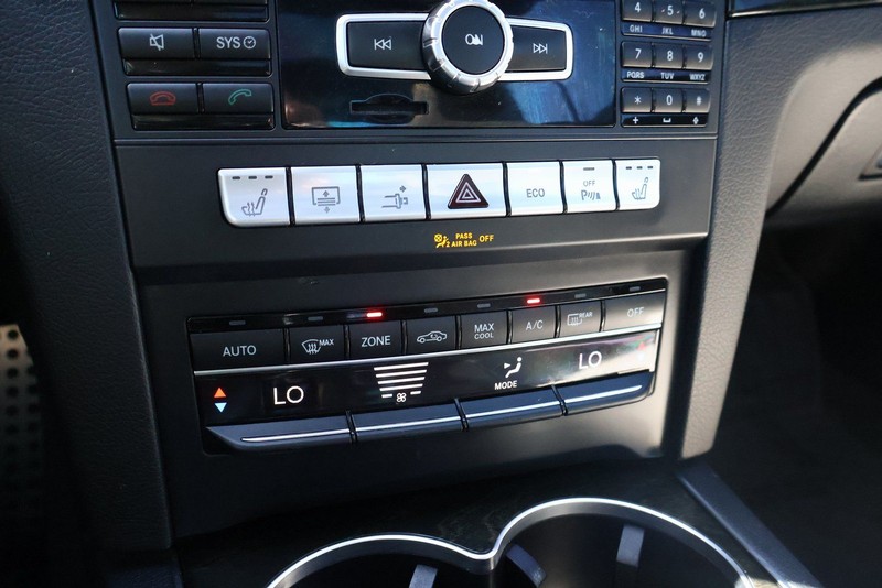 Mercedes-Benz E 350 Vehicle Full-screen Gallery Image 30