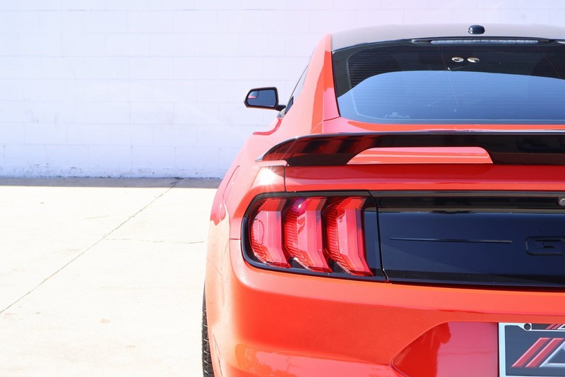 Ford Mustang Vehicle Full-screen Gallery Image 07