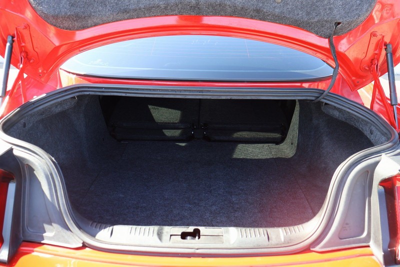 Ford Mustang Vehicle Full-screen Gallery Image 08