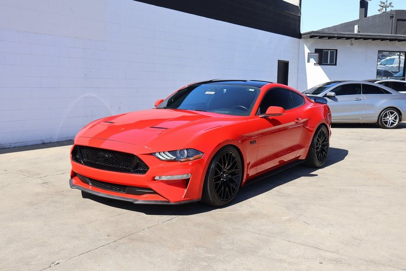 Ford Mustang Vehicle Full-screen Gallery Image 12