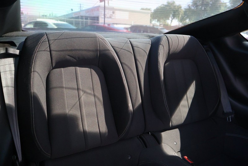 Ford Mustang Vehicle Full-screen Gallery Image 21