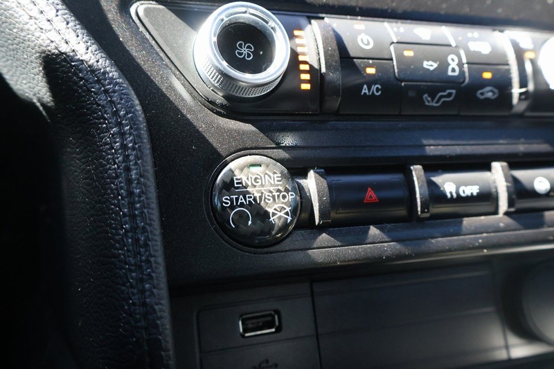 Ford Mustang Vehicle Full-screen Gallery Image 30