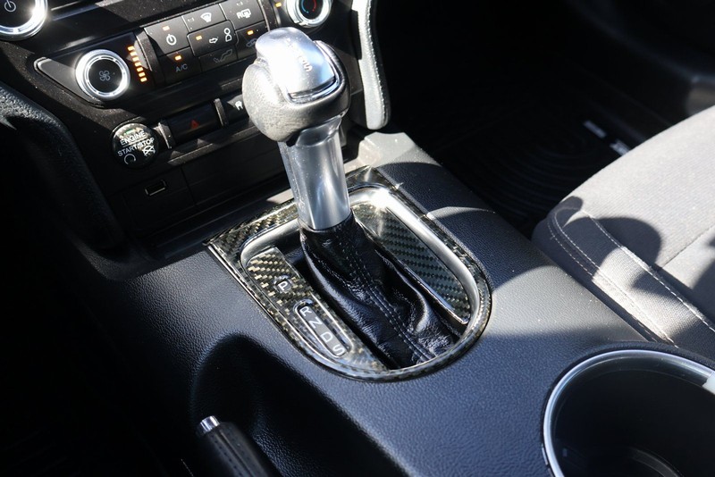 Ford Mustang Vehicle Full-screen Gallery Image 31