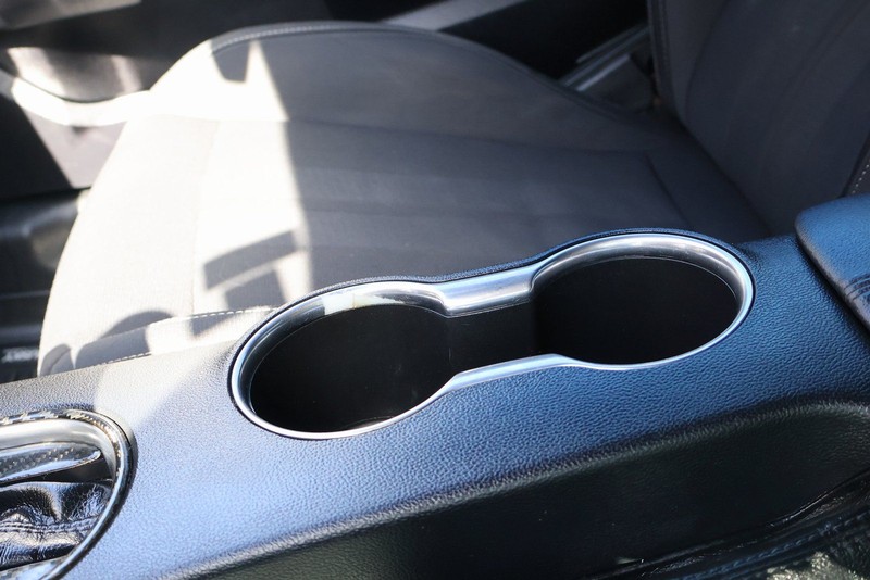 Ford Mustang Vehicle Full-screen Gallery Image 32