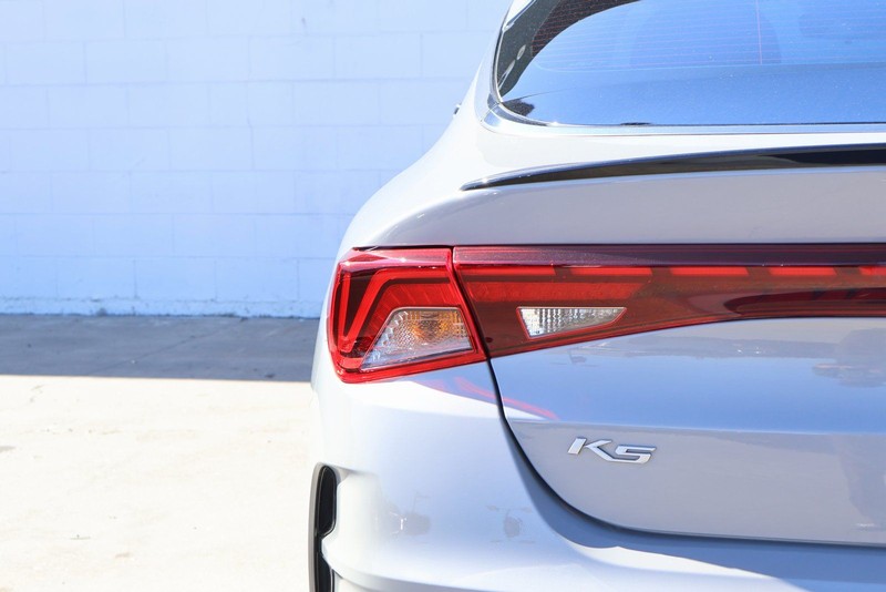 Kia K5 Vehicle Full-screen Gallery Image 05