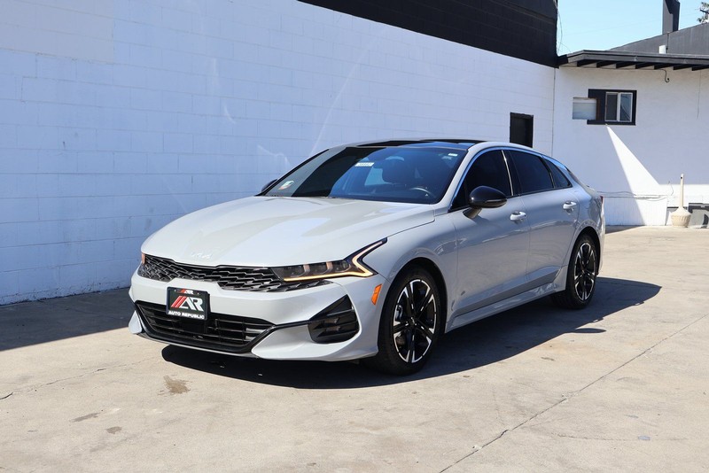 Kia K5 Vehicle Full-screen Gallery Image 09