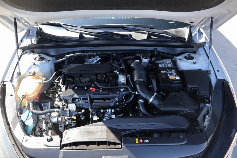 Kia K5 Vehicle Full-screen Gallery Image 10