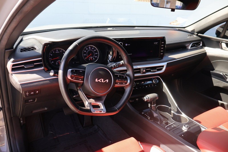 Kia K5 Vehicle Full-screen Gallery Image 14