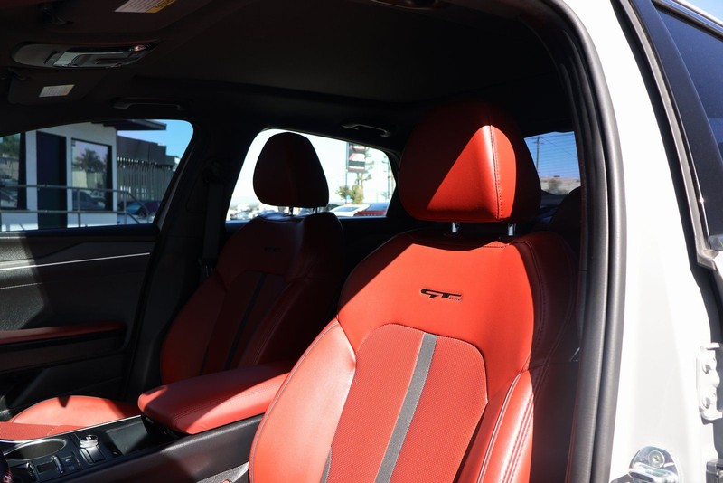 Kia K5 Vehicle Full-screen Gallery Image 15