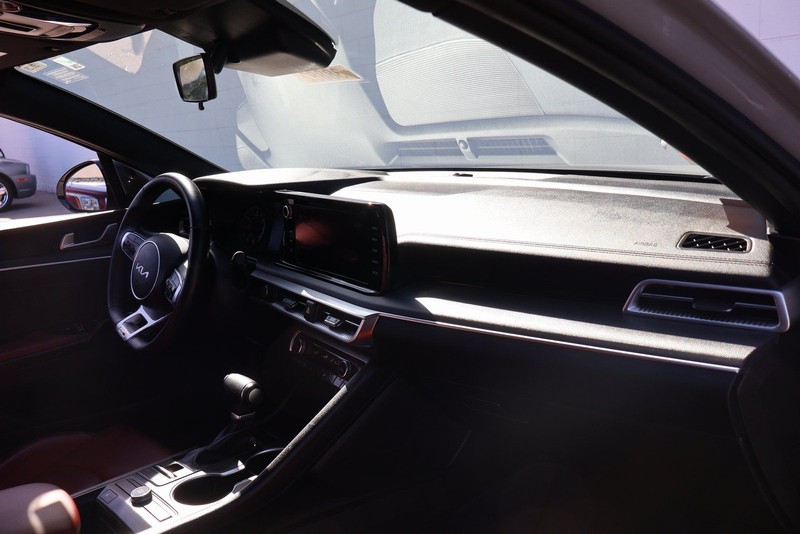 Kia K5 Vehicle Full-screen Gallery Image 18