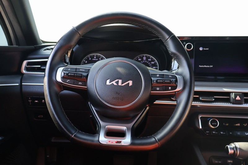 Kia K5 Vehicle Full-screen Gallery Image 23