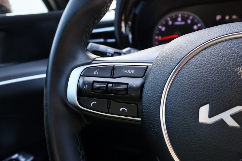 Kia K5 Vehicle Full-screen Gallery Image 24