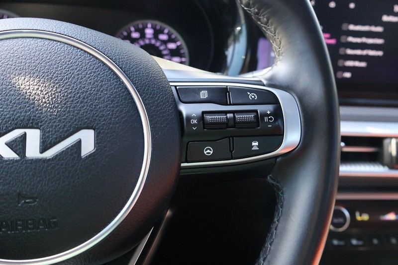 Kia K5 Vehicle Full-screen Gallery Image 25