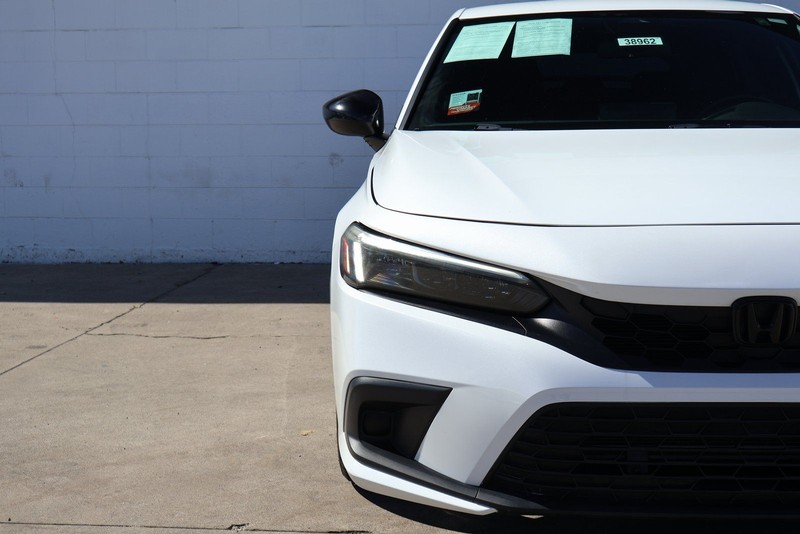 Honda Civic Hatchback Vehicle Full-screen Gallery Image 03