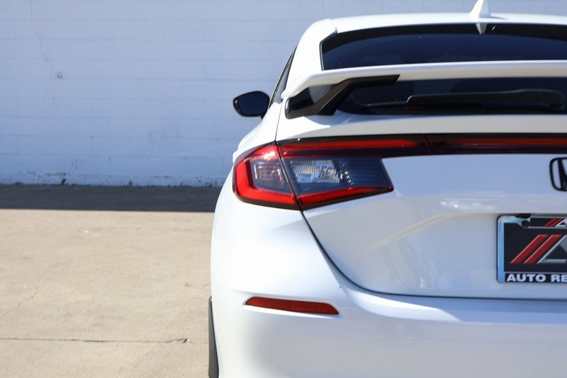 Honda Civic Hatchback Vehicle Full-screen Gallery Image 07