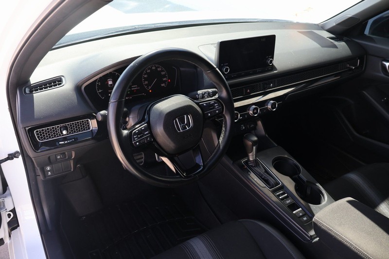 Honda Civic Hatchback Vehicle Full-screen Gallery Image 16