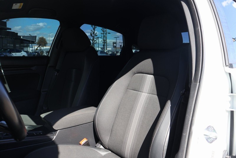 Honda Civic Hatchback Vehicle Full-screen Gallery Image 18