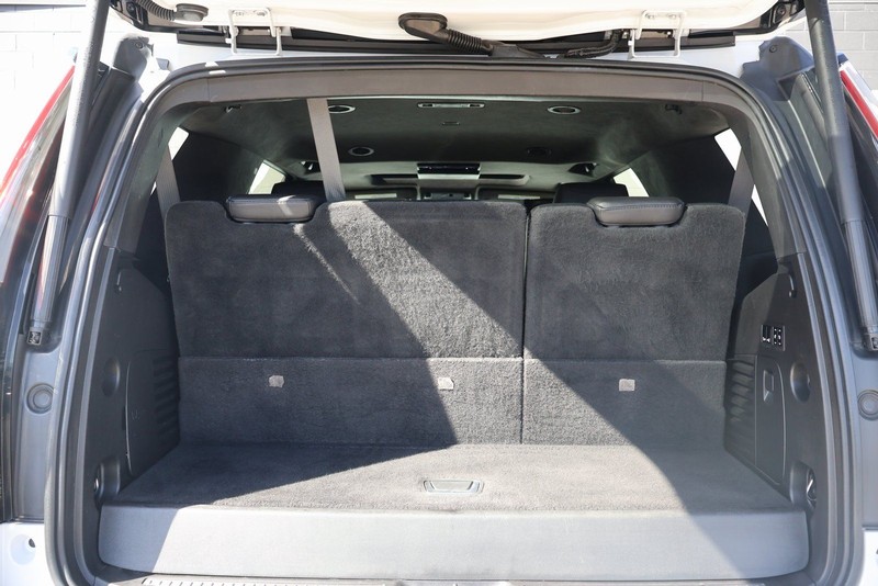 Cadillac Escalade Vehicle Full-screen Gallery Image 08