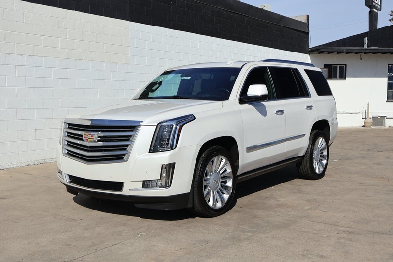 Cadillac Escalade Vehicle Full-screen Gallery Image 11