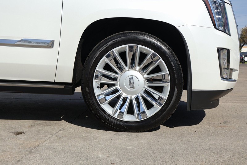 Cadillac Escalade Vehicle Full-screen Gallery Image 13