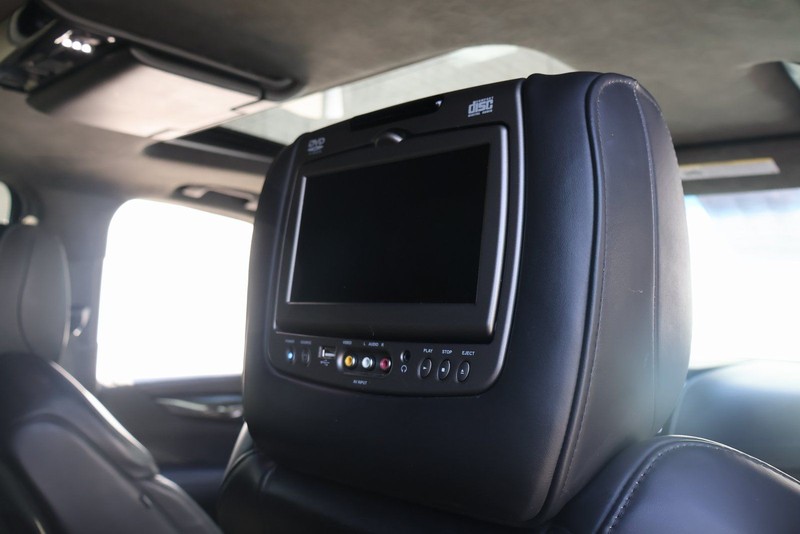 Cadillac Escalade Vehicle Full-screen Gallery Image 24