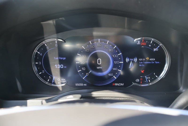 Cadillac Escalade Vehicle Full-screen Gallery Image 26