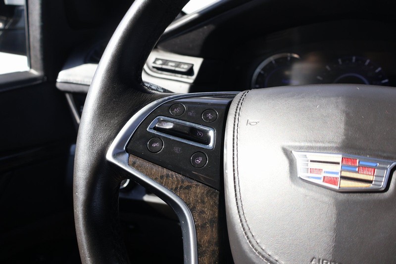 Cadillac Escalade Vehicle Full-screen Gallery Image 28