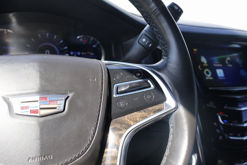 Cadillac Escalade Vehicle Full-screen Gallery Image 29