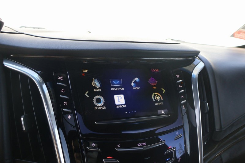 Cadillac Escalade Vehicle Full-screen Gallery Image 32