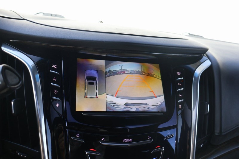 Cadillac Escalade Vehicle Full-screen Gallery Image 33