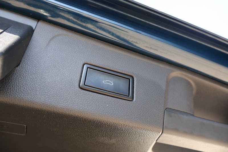 Volkswagen Atlas Vehicle Full-screen Gallery Image 09