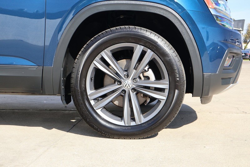 Volkswagen Atlas Vehicle Full-screen Gallery Image 14