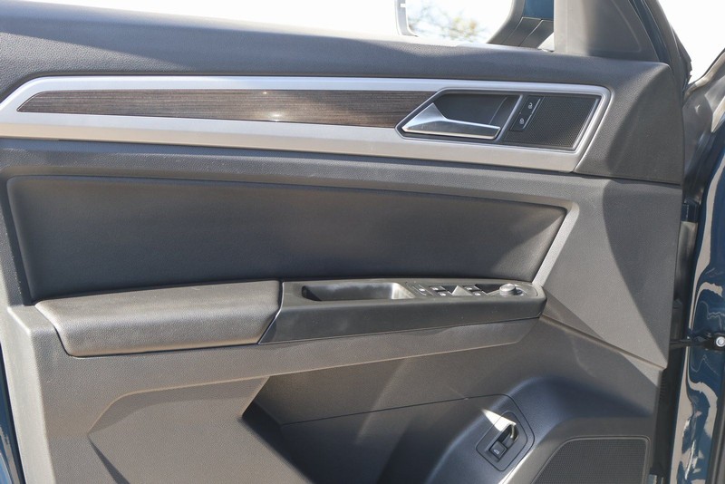 Volkswagen Atlas Vehicle Full-screen Gallery Image 16