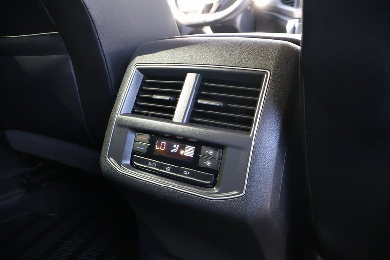 Volkswagen Atlas Vehicle Full-screen Gallery Image 24