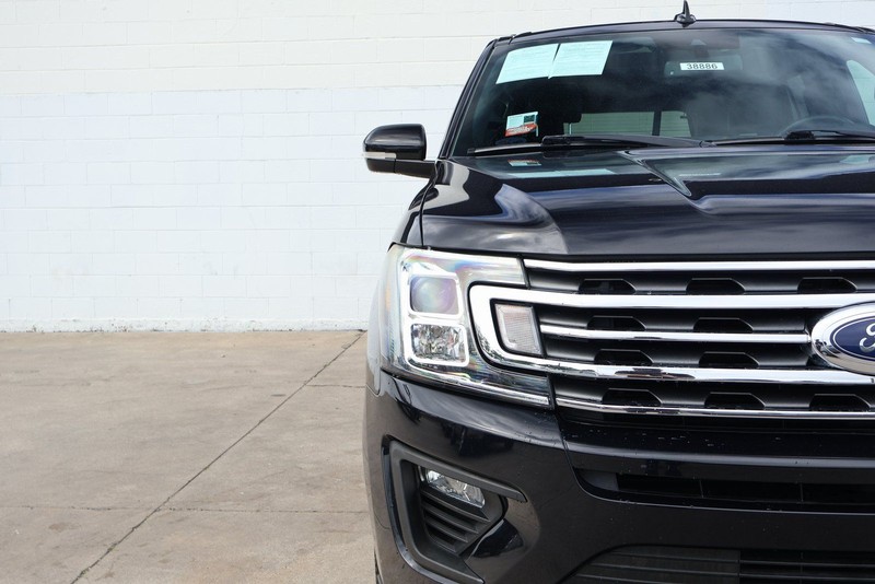 Ford Expedition Vehicle Full-screen Gallery Image 03