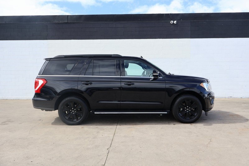 Ford Expedition Vehicle Full-screen Gallery Image 04