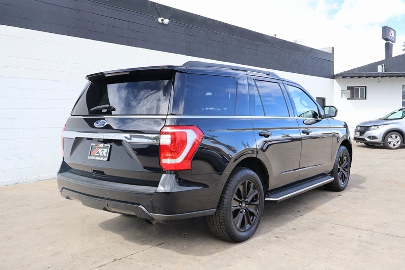 Ford Expedition Vehicle Full-screen Gallery Image 05