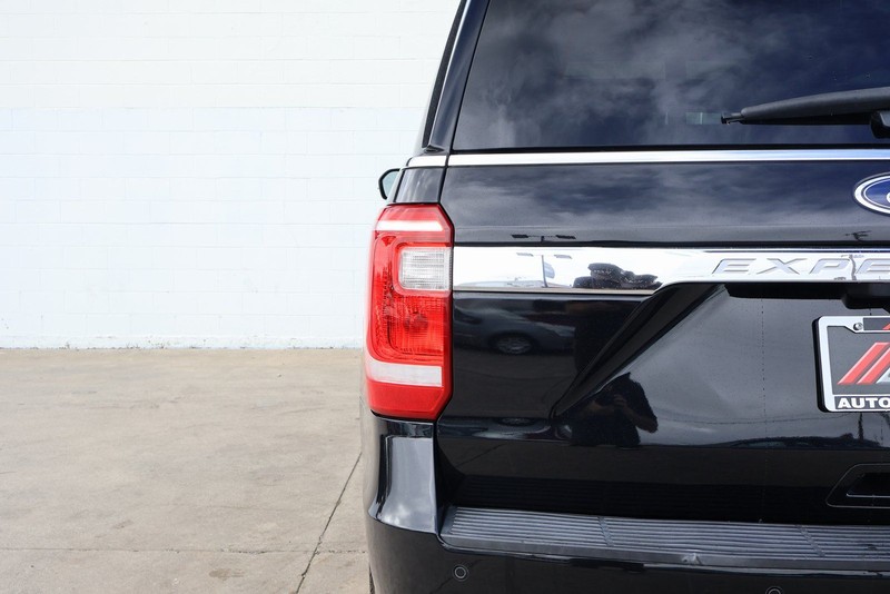 Ford Expedition Vehicle Full-screen Gallery Image 07