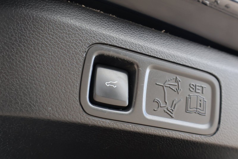 Ford Expedition Vehicle Full-screen Gallery Image 09