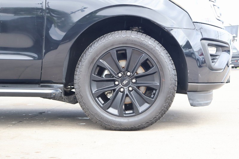 Ford Expedition Vehicle Full-screen Gallery Image 14