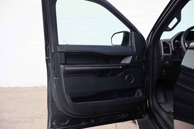 Ford Expedition Vehicle Full-screen Gallery Image 15