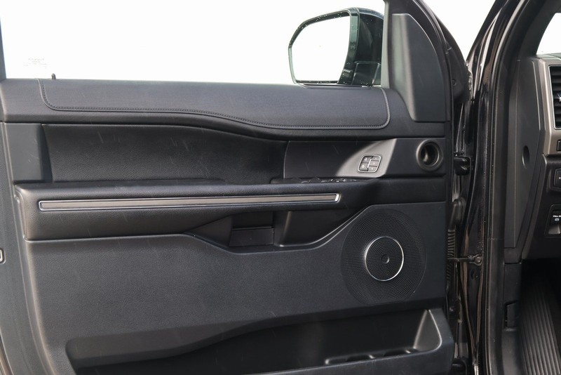 Ford Expedition Vehicle Full-screen Gallery Image 16