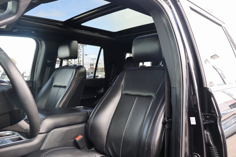 Ford Expedition Vehicle Full-screen Gallery Image 18