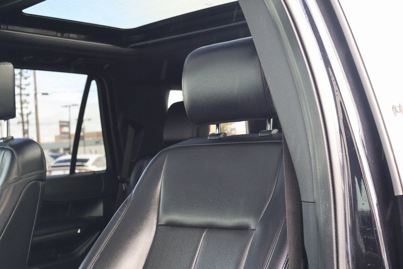 Ford Expedition Vehicle Full-screen Gallery Image 19