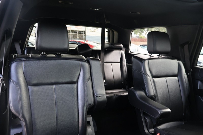 Ford Expedition Vehicle Full-screen Gallery Image 22