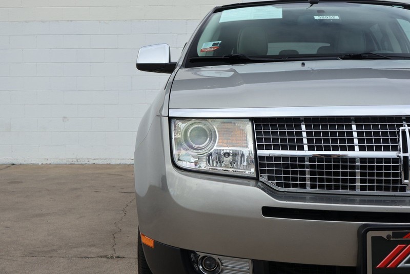 Lincoln MKX Vehicle Full-screen Gallery Image 03